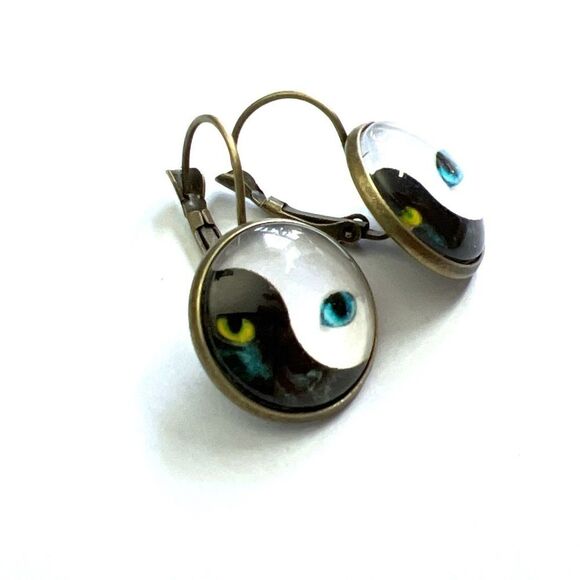 Feline Vision: Yin and Yang Cat Eyes Bronze and Gold Plated Minimalist Earrings - Picture 1 of 3